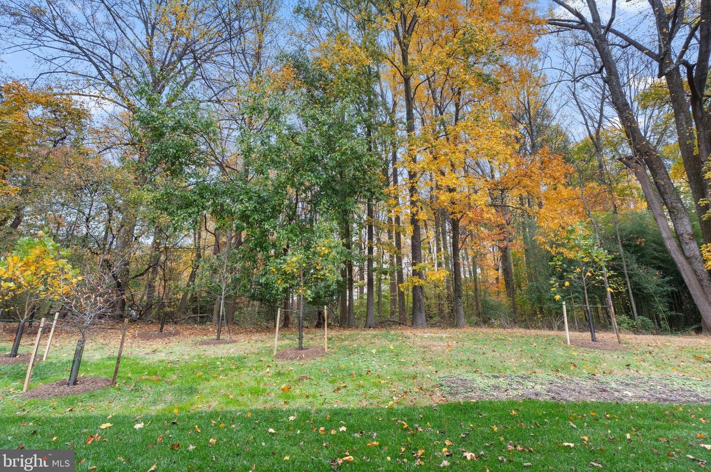 4719 Briggs Rd, Fairfax VA  22030-5704 exterior