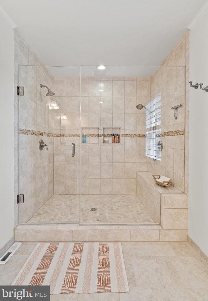 2098 Kedge Dr, Vienna VA 22181-3211 exterior