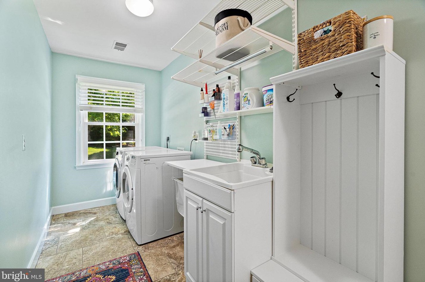 2098 Kedge Dr, Vienna VA 22181-3211 exterior