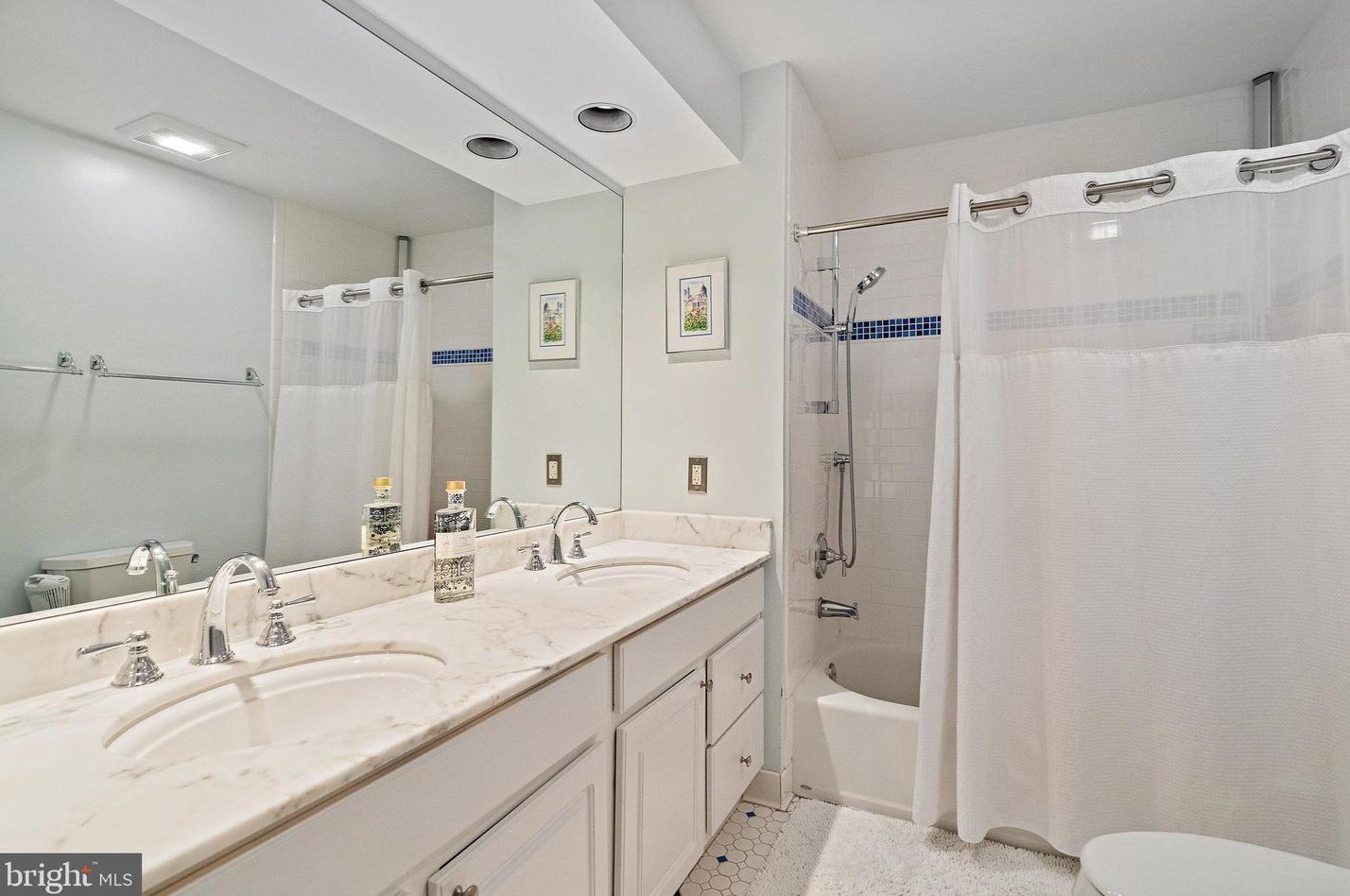 2098 Kedge Dr, Vienna VA 22181-3211 exterior