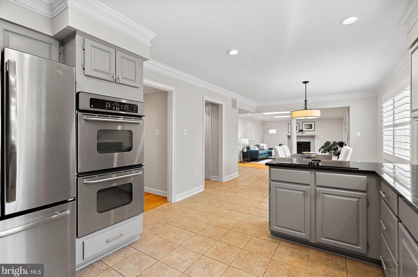 2098 Kedge Dr, Vienna VA 22181-3211 exterior