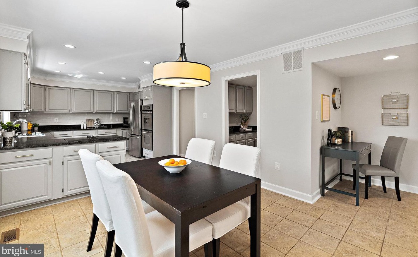 2098 Kedge Dr, Vienna VA 22181-3211 exterior