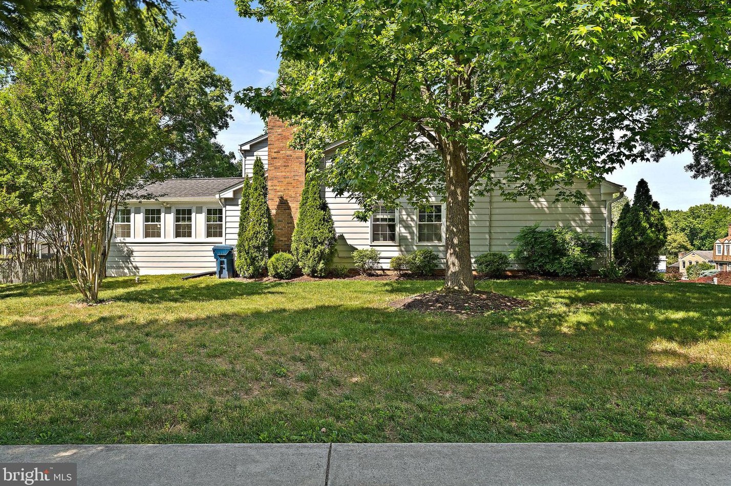 2098 Kedge Dr, Vienna VA 22181-3211 exterior