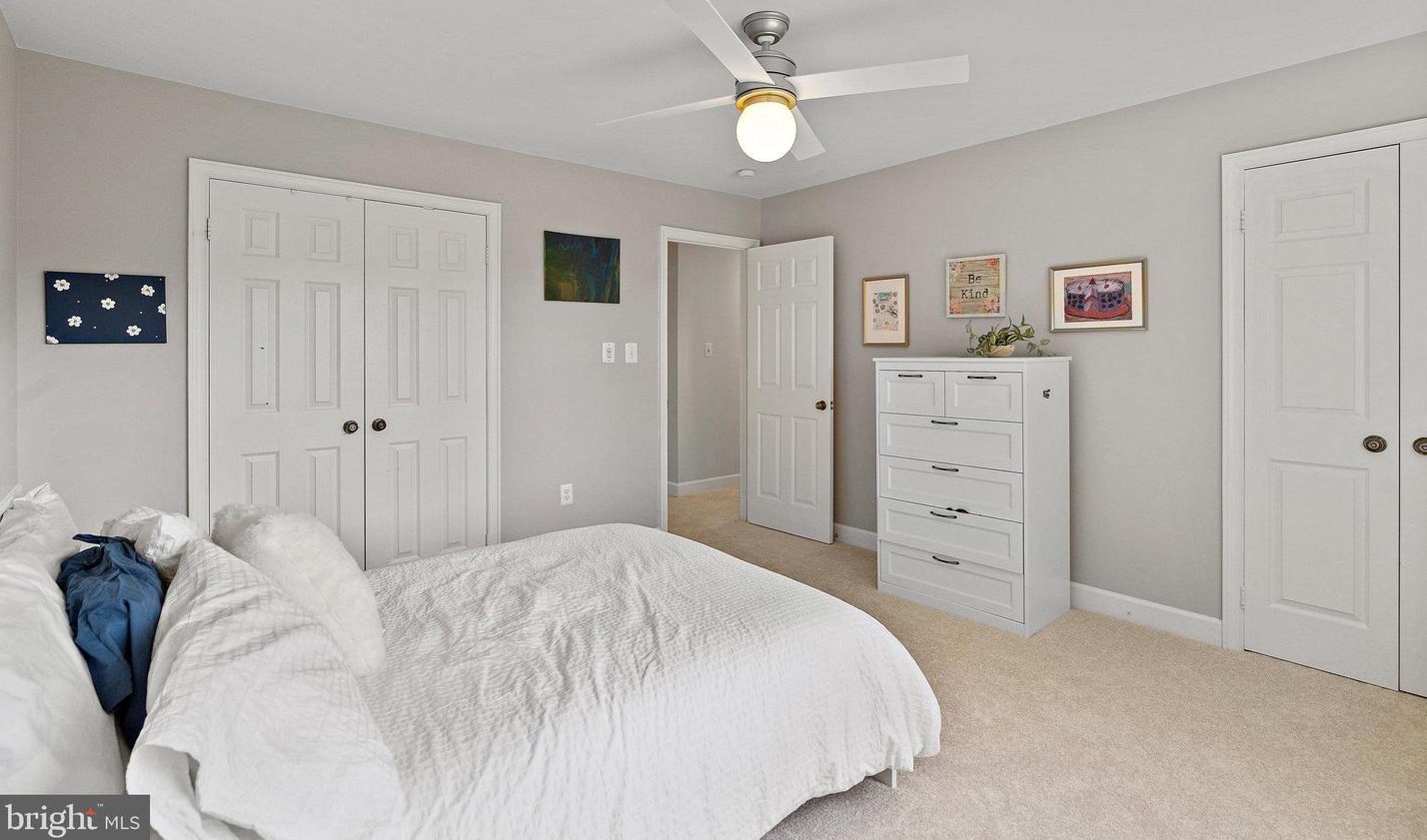 2098 Kedge Dr, Vienna VA 22181-3211 exterior