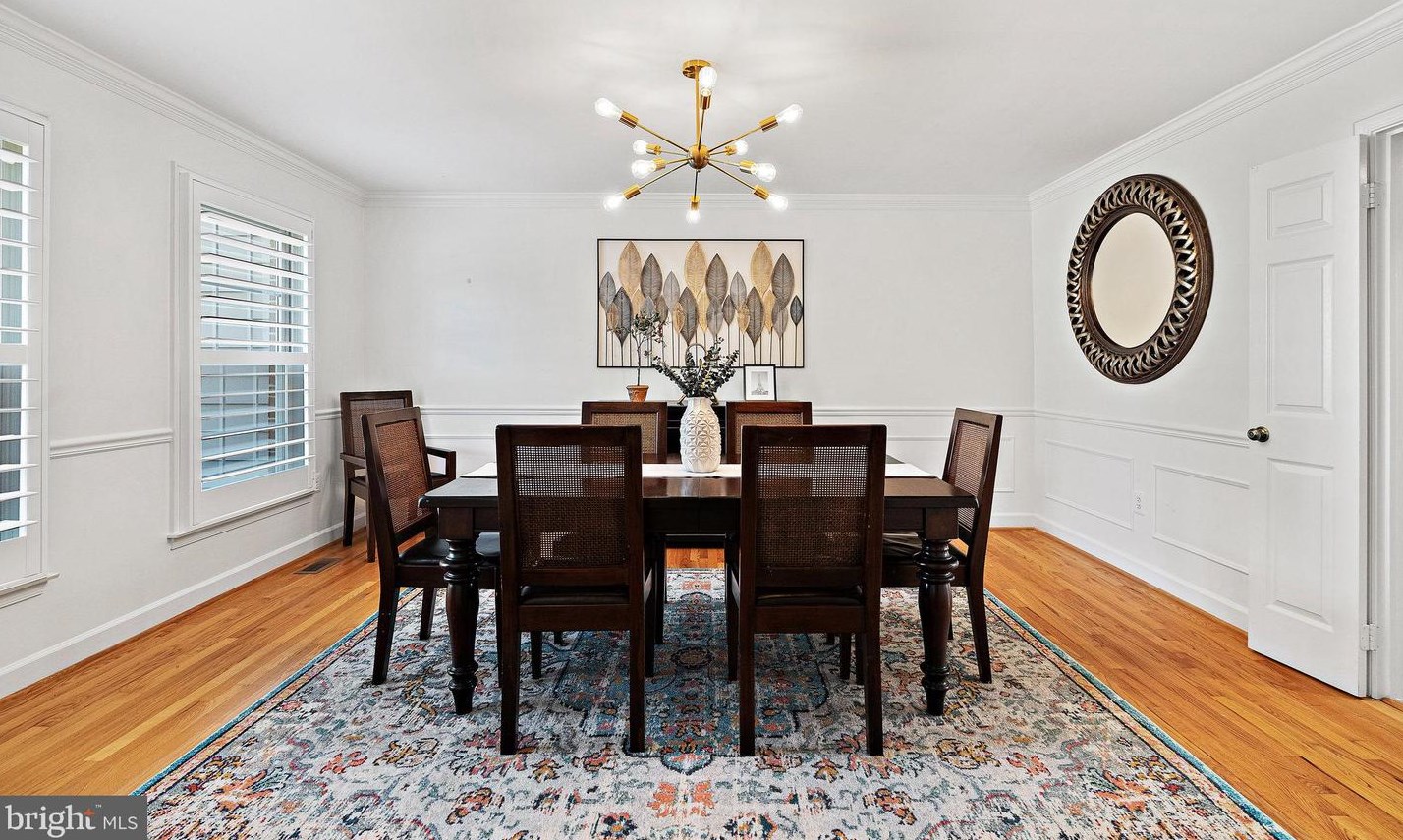 2098 Kedge Dr, Vienna VA 22181-3211 exterior