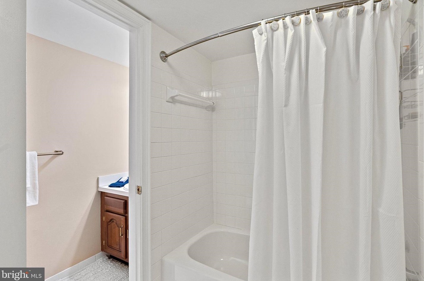 2098 Kedge Dr, Vienna VA 22181-3211 exterior