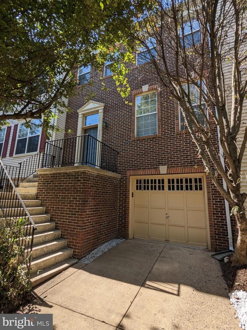 9506 Daniel Lewis Ln, Vienna VA  22181-6168 exterior