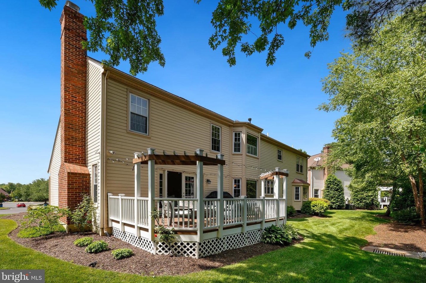 14808 Windrift Ct, Centreville VA  20120-1372 exterior