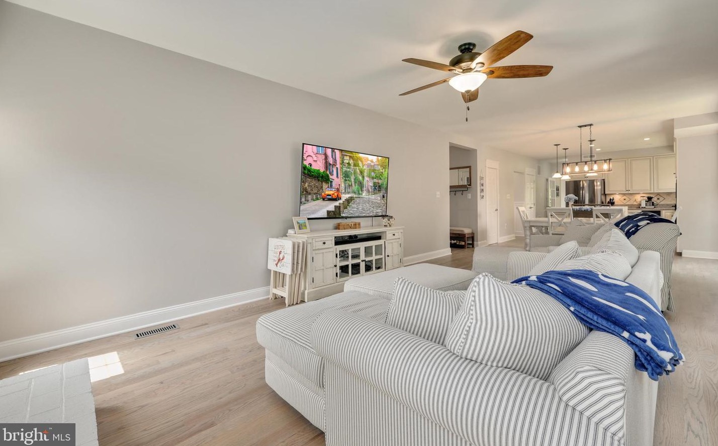 14808 Windrift Ct, Centreville VA  20120-1372 exterior