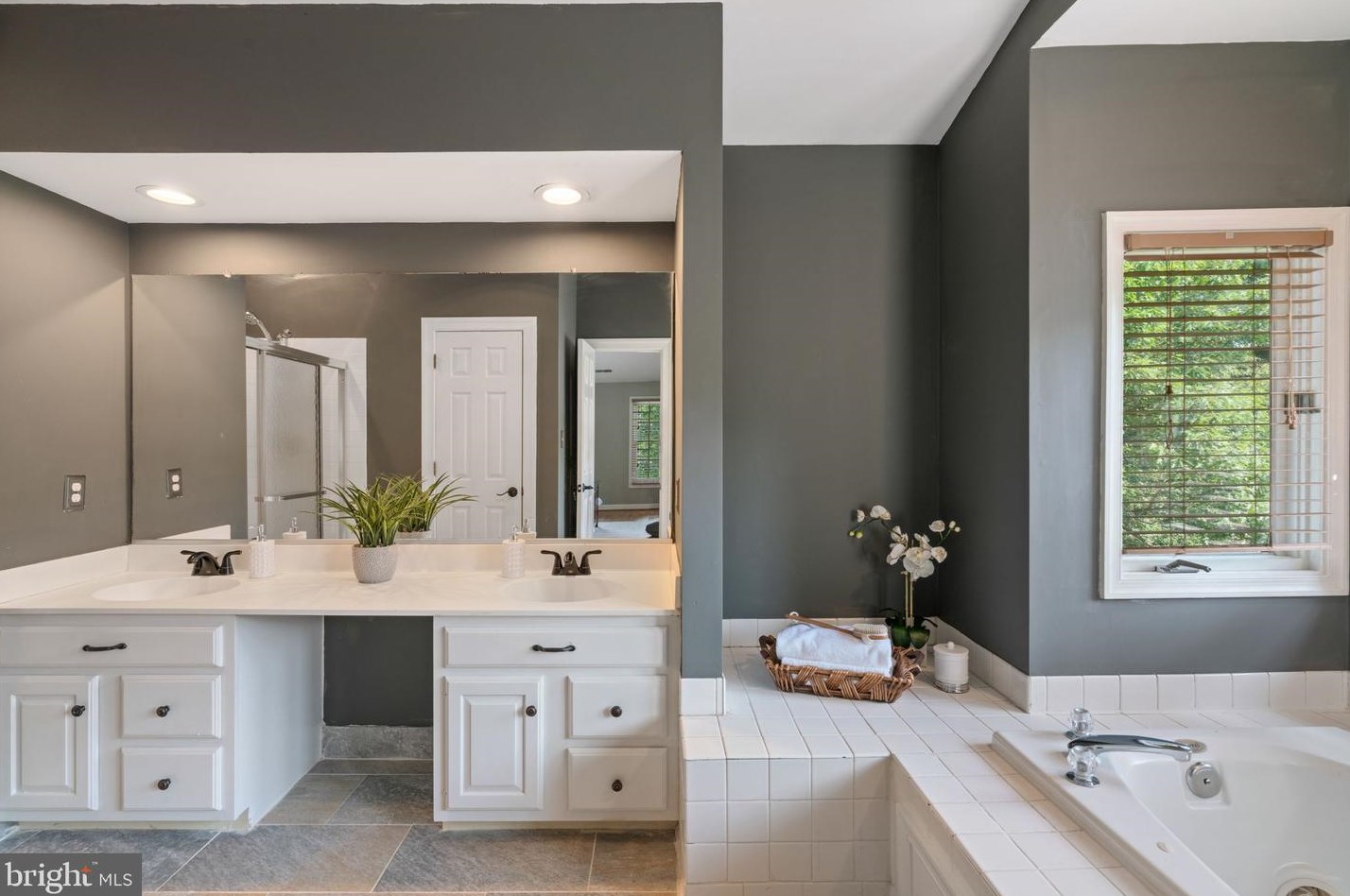 4713 Lewis Wood Ct, Fairfax VA 20151-2539 exterior