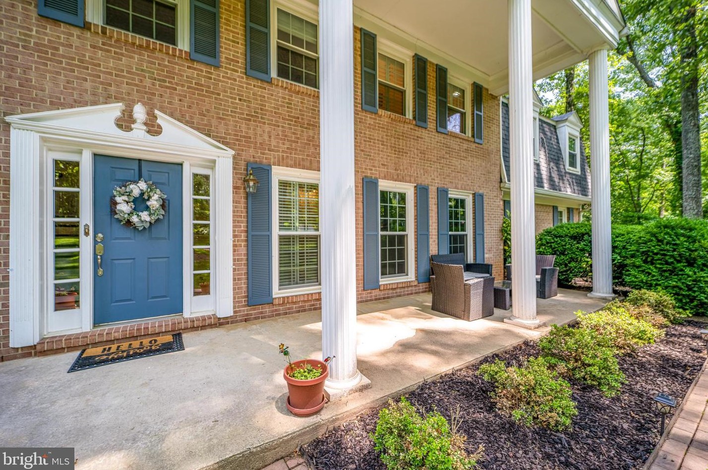 10716 Meadowood Dr, Vienna VA  22181-2832 exterior