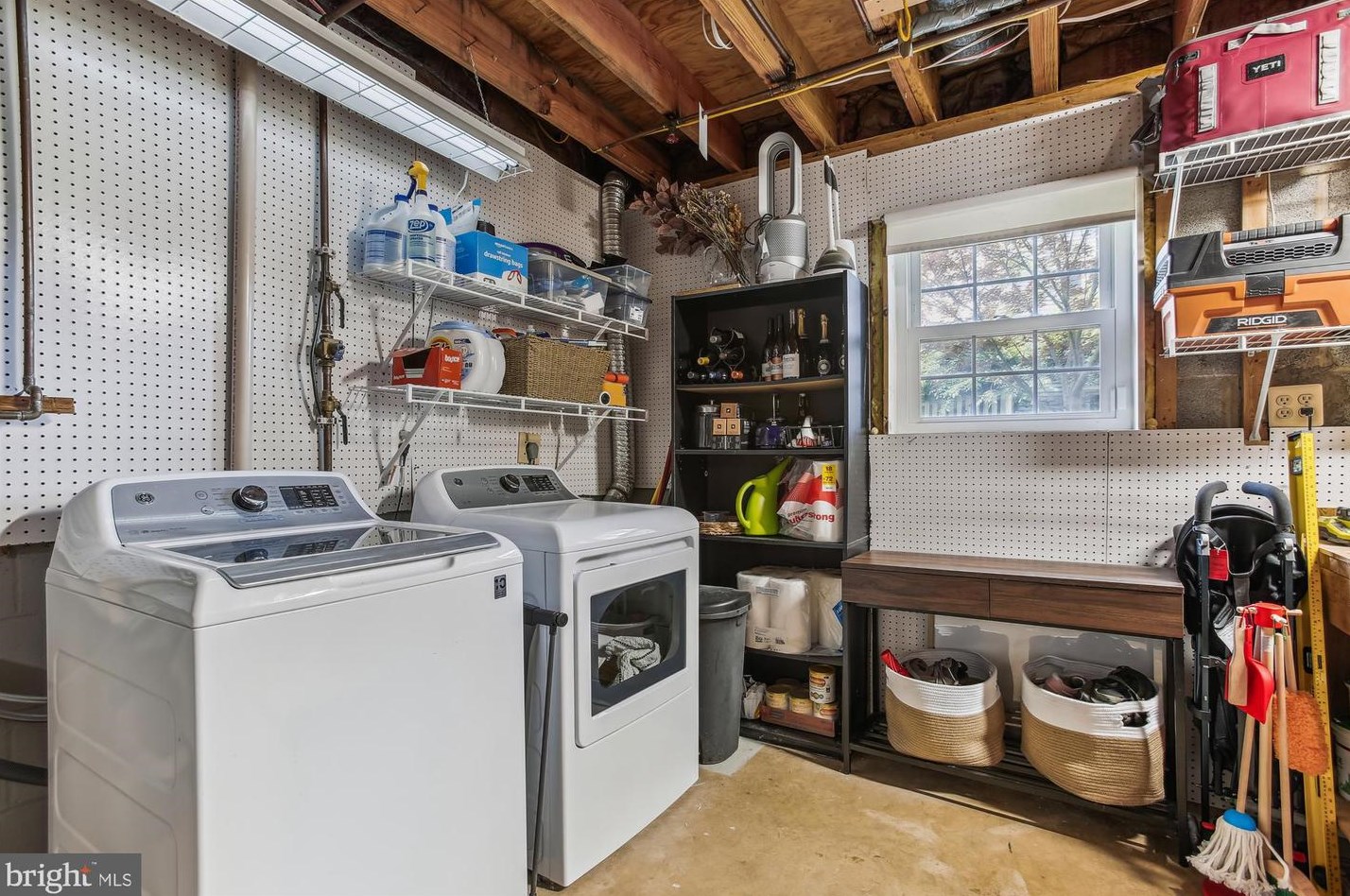 2820 Andiron Ln, Vienna VA 22180-7001 exterior