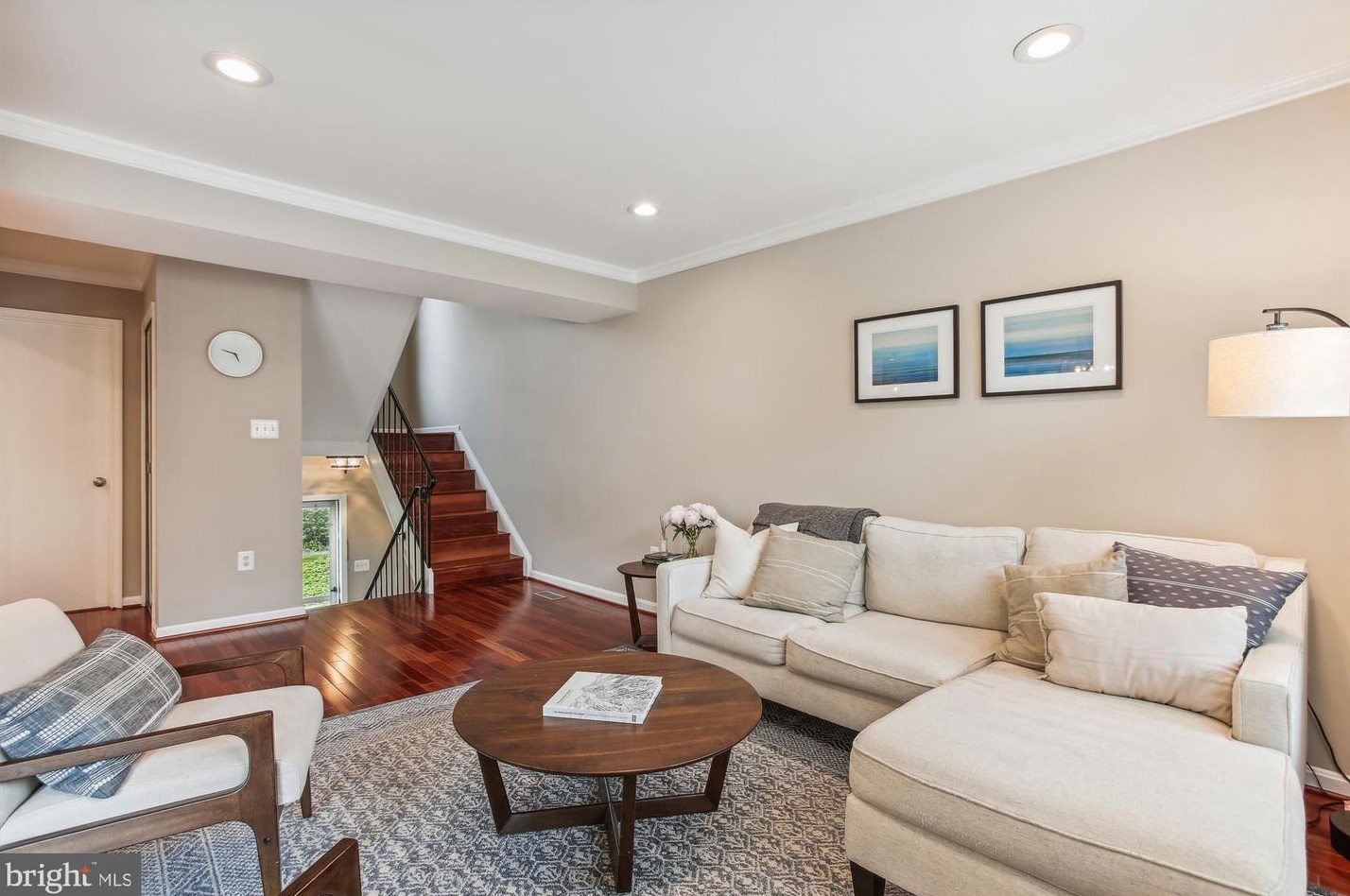 2820 Andiron Ln, Vienna VA 22180-7001 exterior