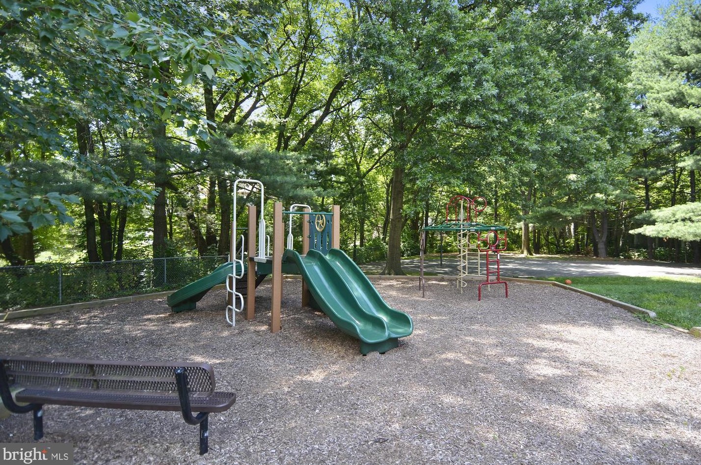 2820 Andiron Ln, Vienna VA 22180-7001 exterior