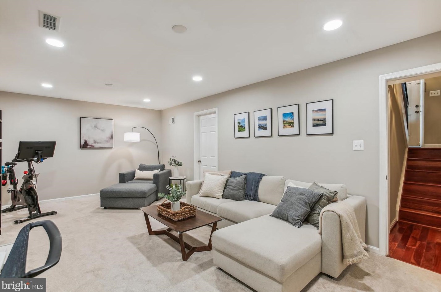 2820 Andiron Ln, Vienna VA 22180-7001 exterior