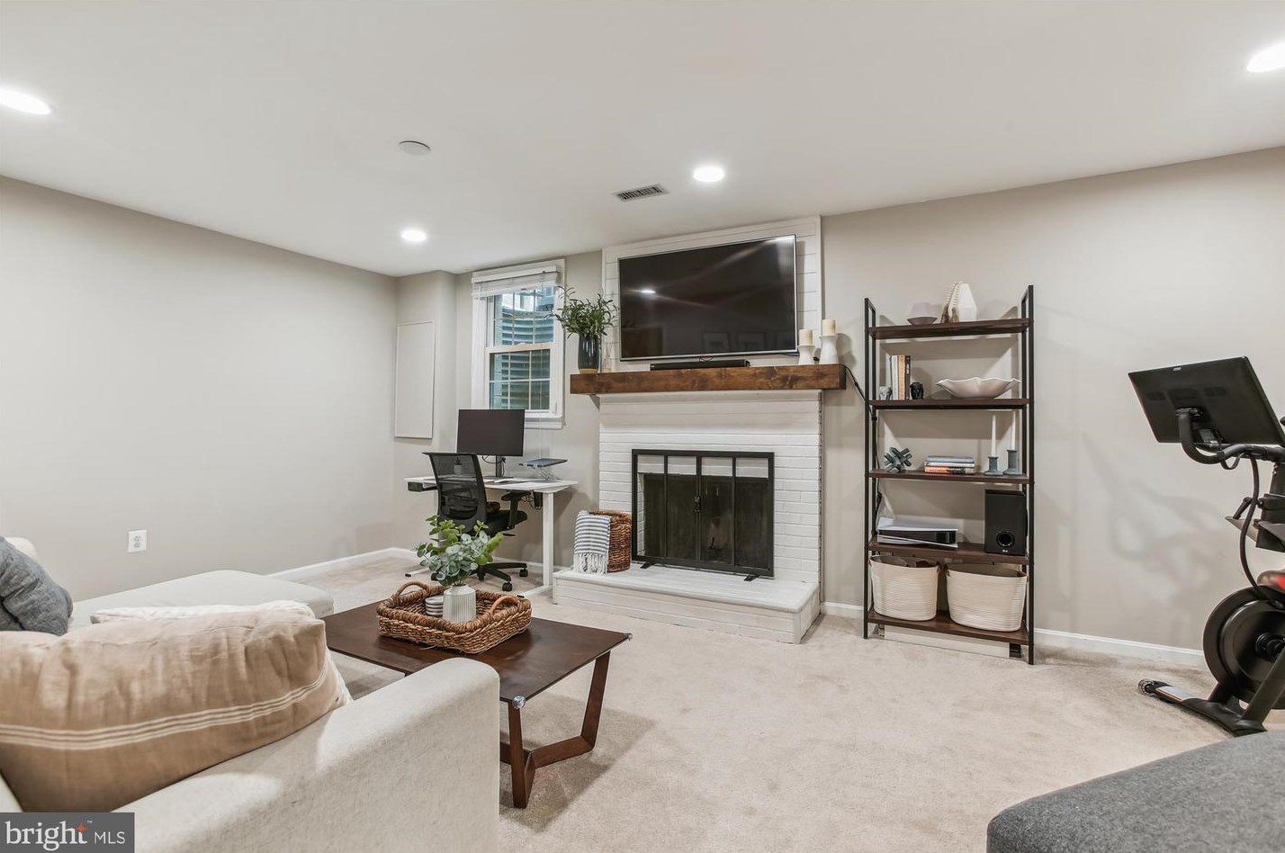 2820 Andiron Ln, Vienna VA 22180-7001 exterior