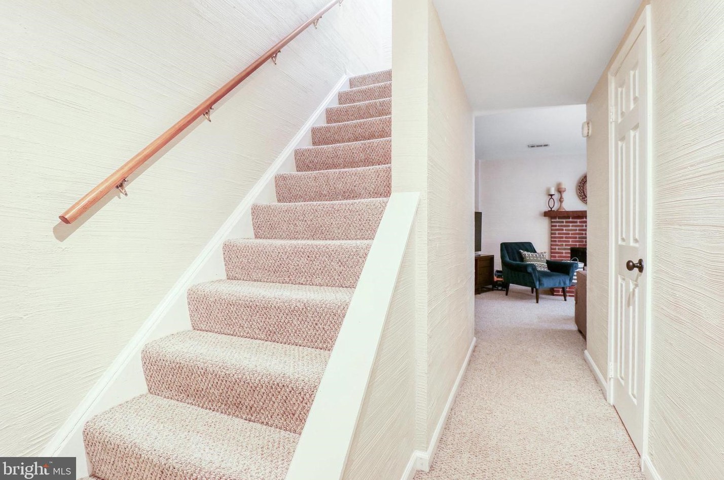 2821 Knollside Ln, Vienna VA 22180-7002 exterior