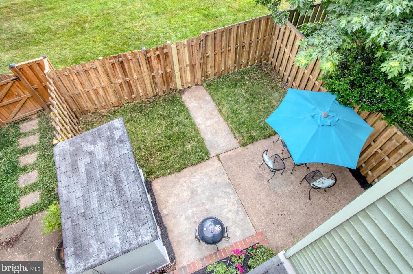 2821 Knollside Ln, Vienna VA 22180-7002 exterior