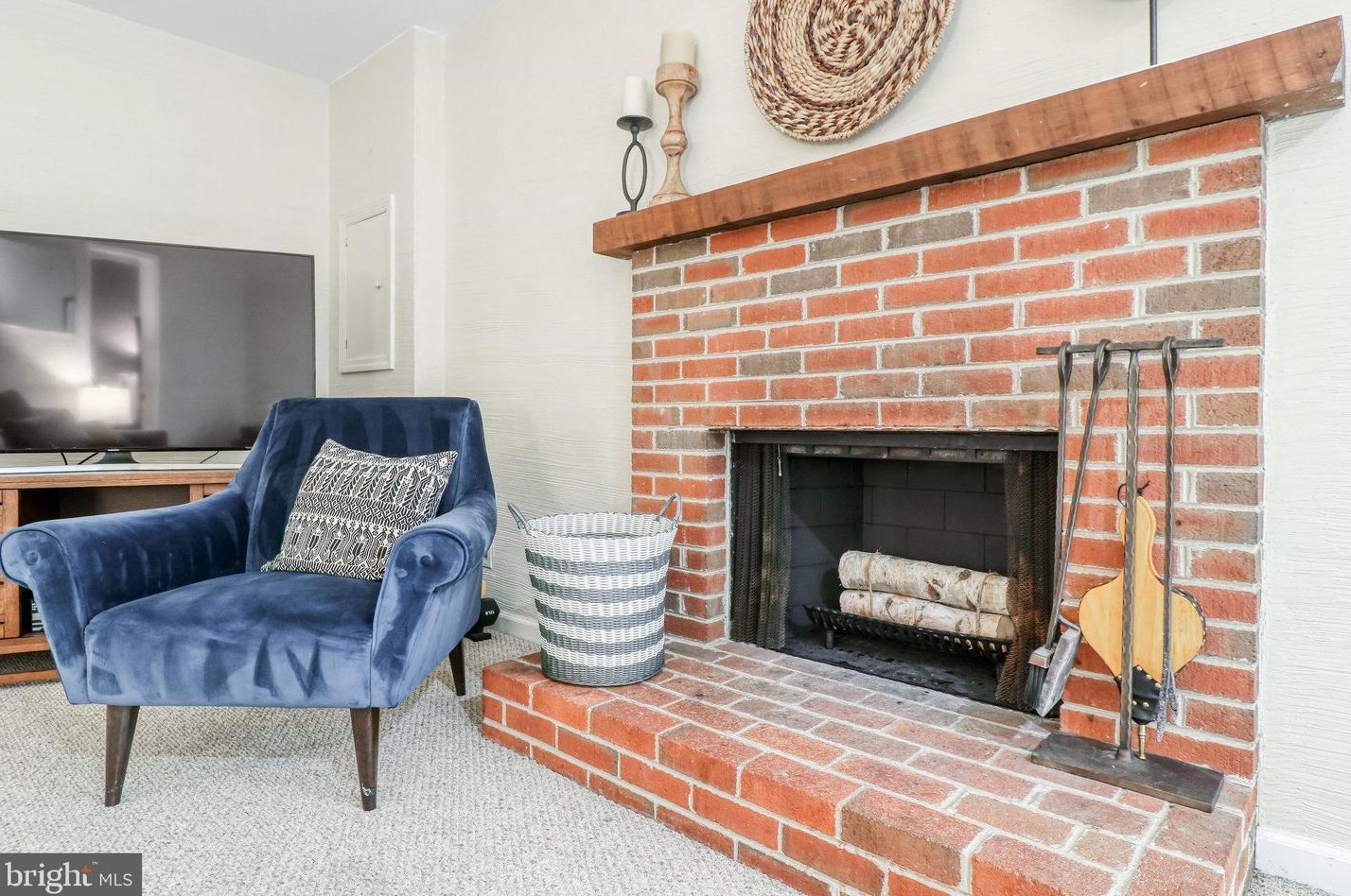 2821 Knollside Ln, Vienna VA 22180-7002 exterior