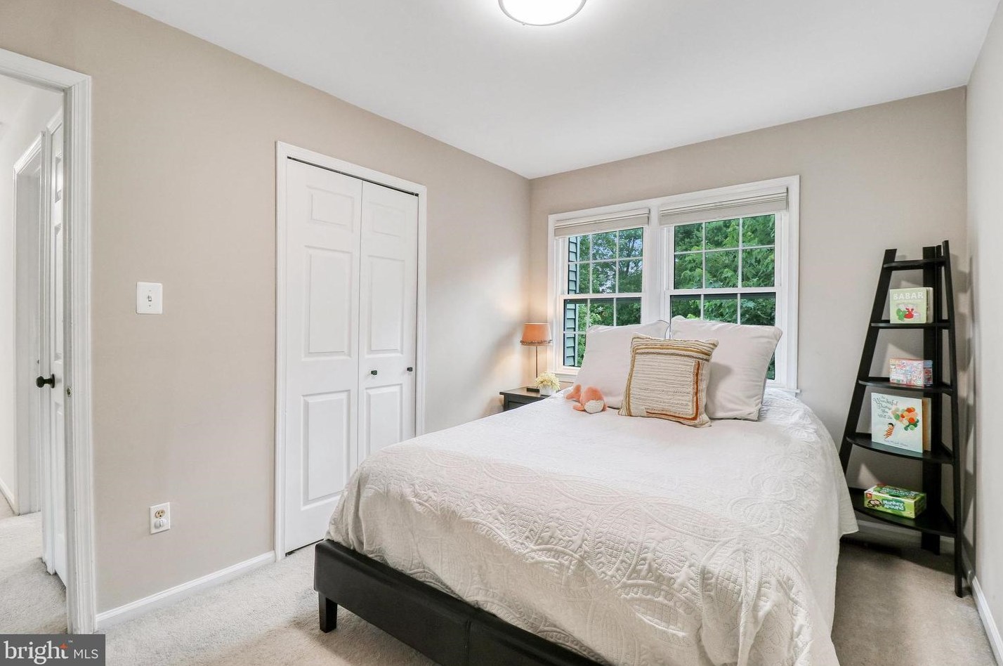 2821 Knollside Ln, Vienna VA 22180-7002 exterior