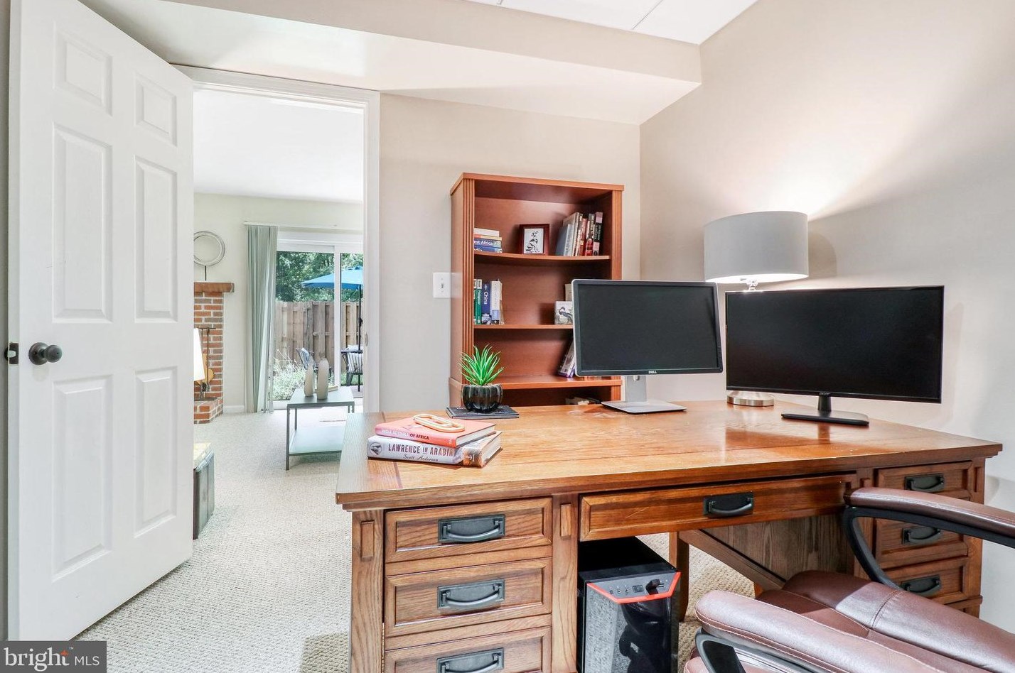 2821 Knollside Ln, Vienna VA 22180-7002 exterior