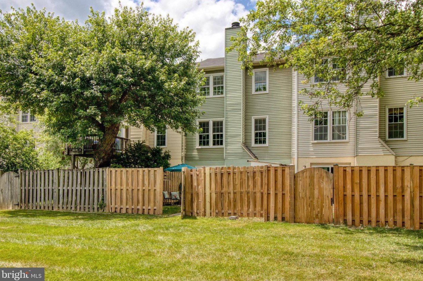 2821 Knollside Ln, Vienna VA 22180-7002 exterior