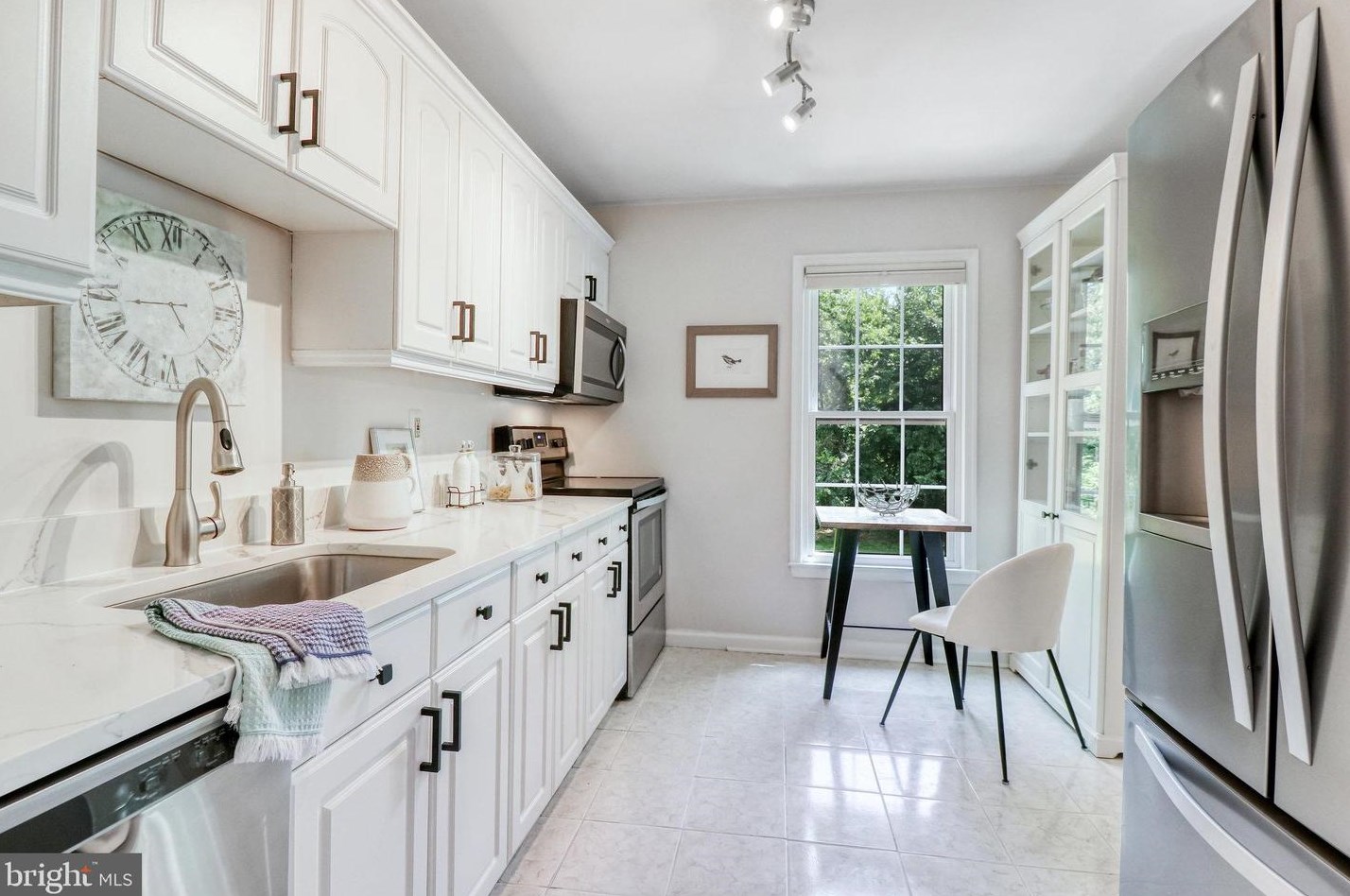 2821 Knollside Ln, Vienna VA 22180-7002 exterior