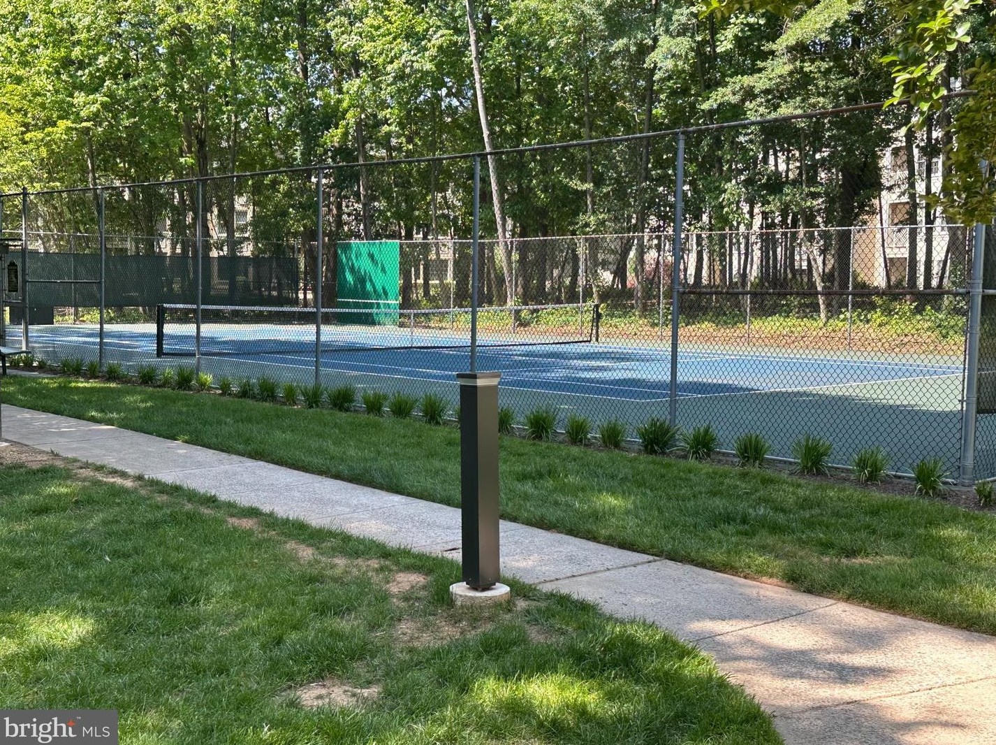 12233 Fairfield House Dr, Fairfax VA 22033-3943 exterior