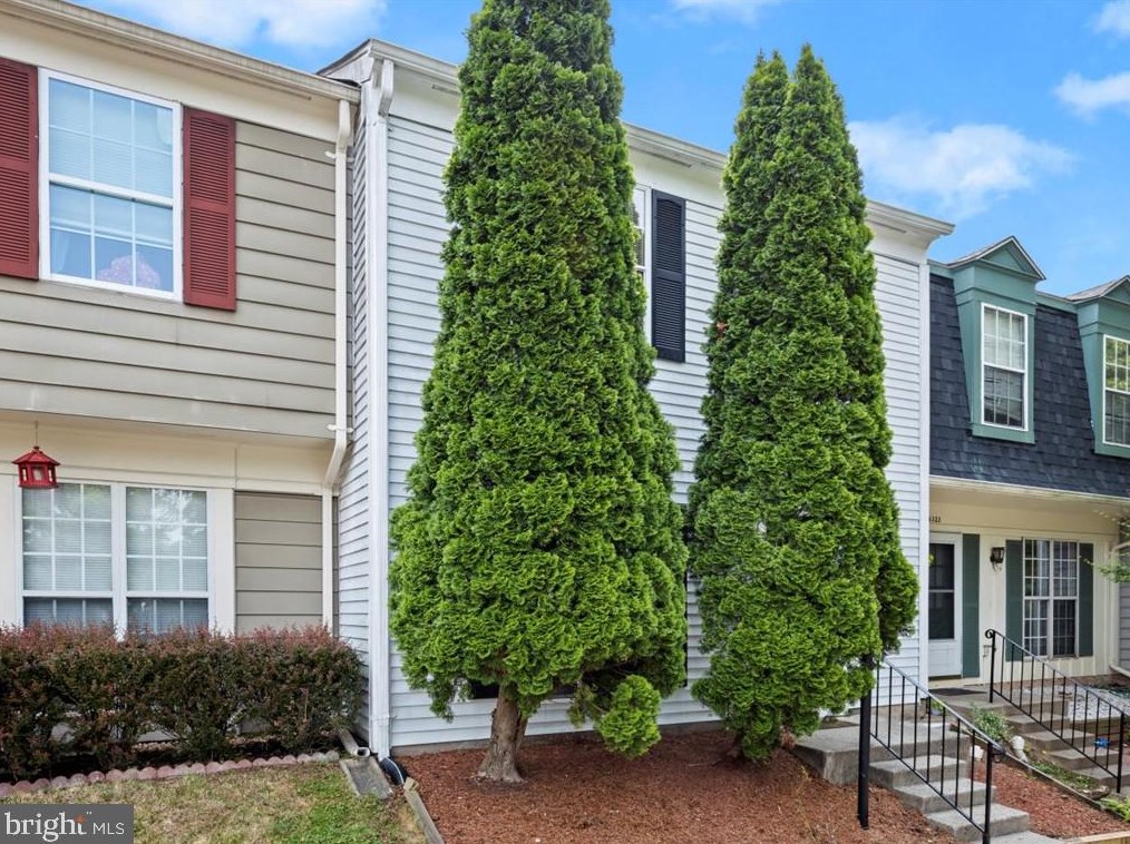 6321 Prince Way, Centreville VA  20120-1850 exterior