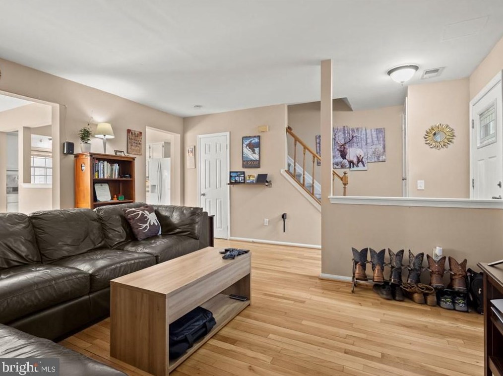 6321 Prince Way, Centreville VA  20120-1850 exterior