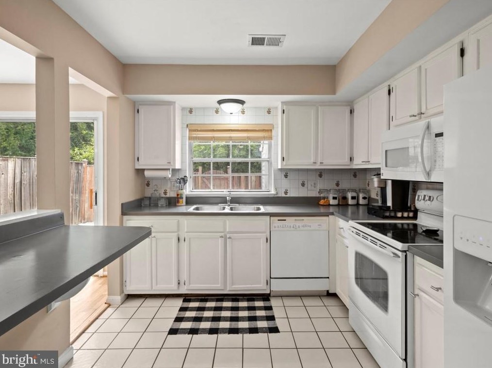 6321 Prince Way, Centreville VA  20120-1850 exterior