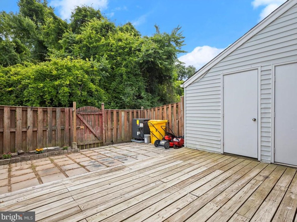 6321 Prince Way, Centreville VA  20120-1850 exterior