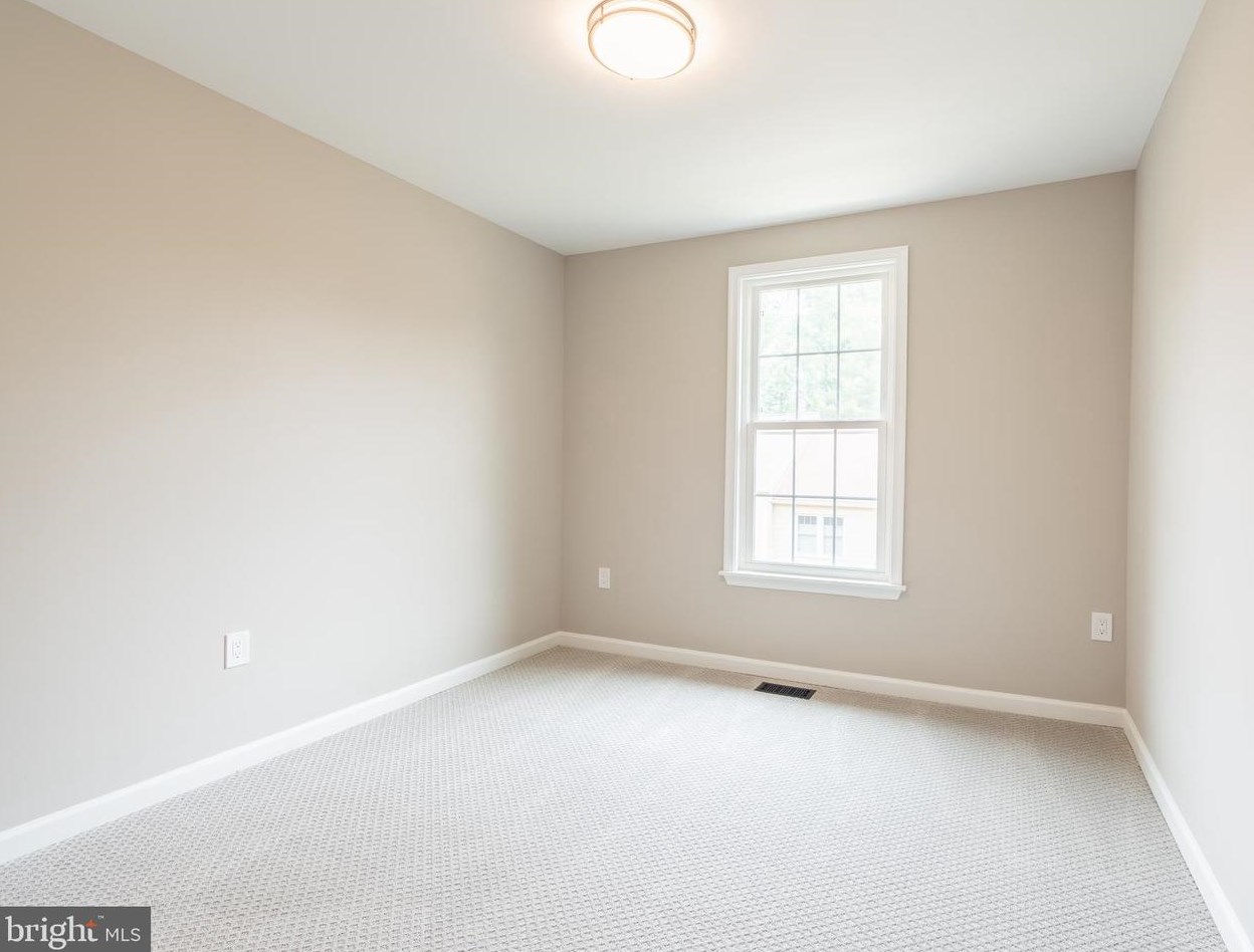 4717 Gainsborough Dr, Fairfax VA 22032-2379 exterior