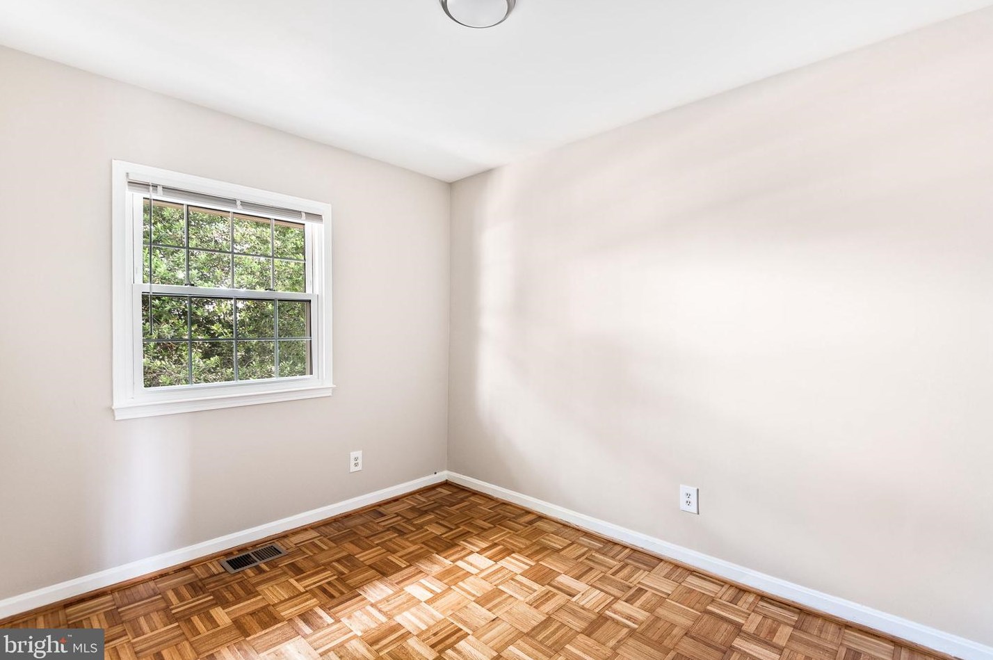 14813 Haymarket Ln, Centreville VA  20120-1834 exterior