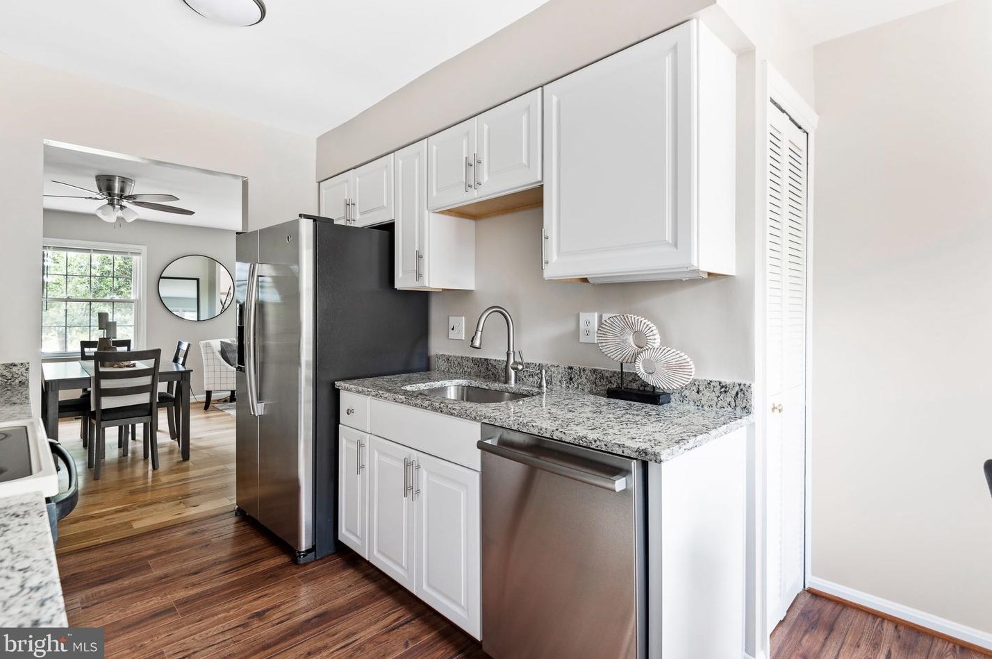 14813 Haymarket Ln, Centreville VA  20120-1834 exterior