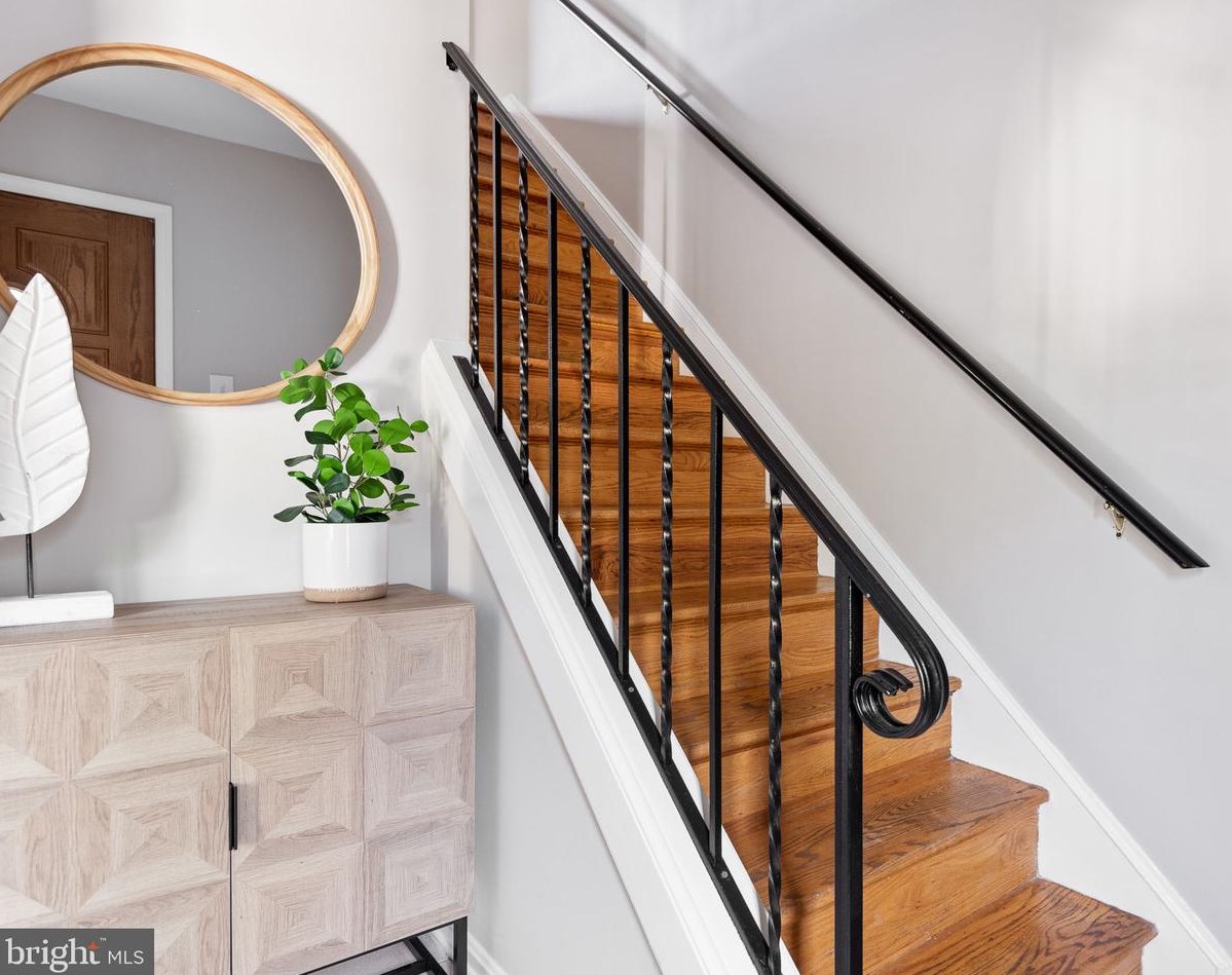 14813 Haymarket Ln, Centreville VA  20120-1834 exterior