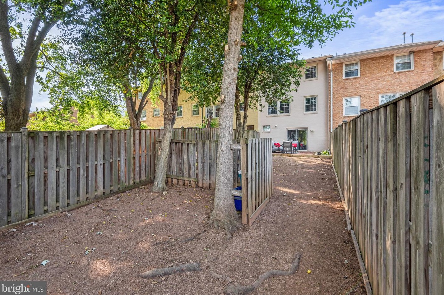 14813 Haymarket Ln, Centreville VA  20120-1834 exterior