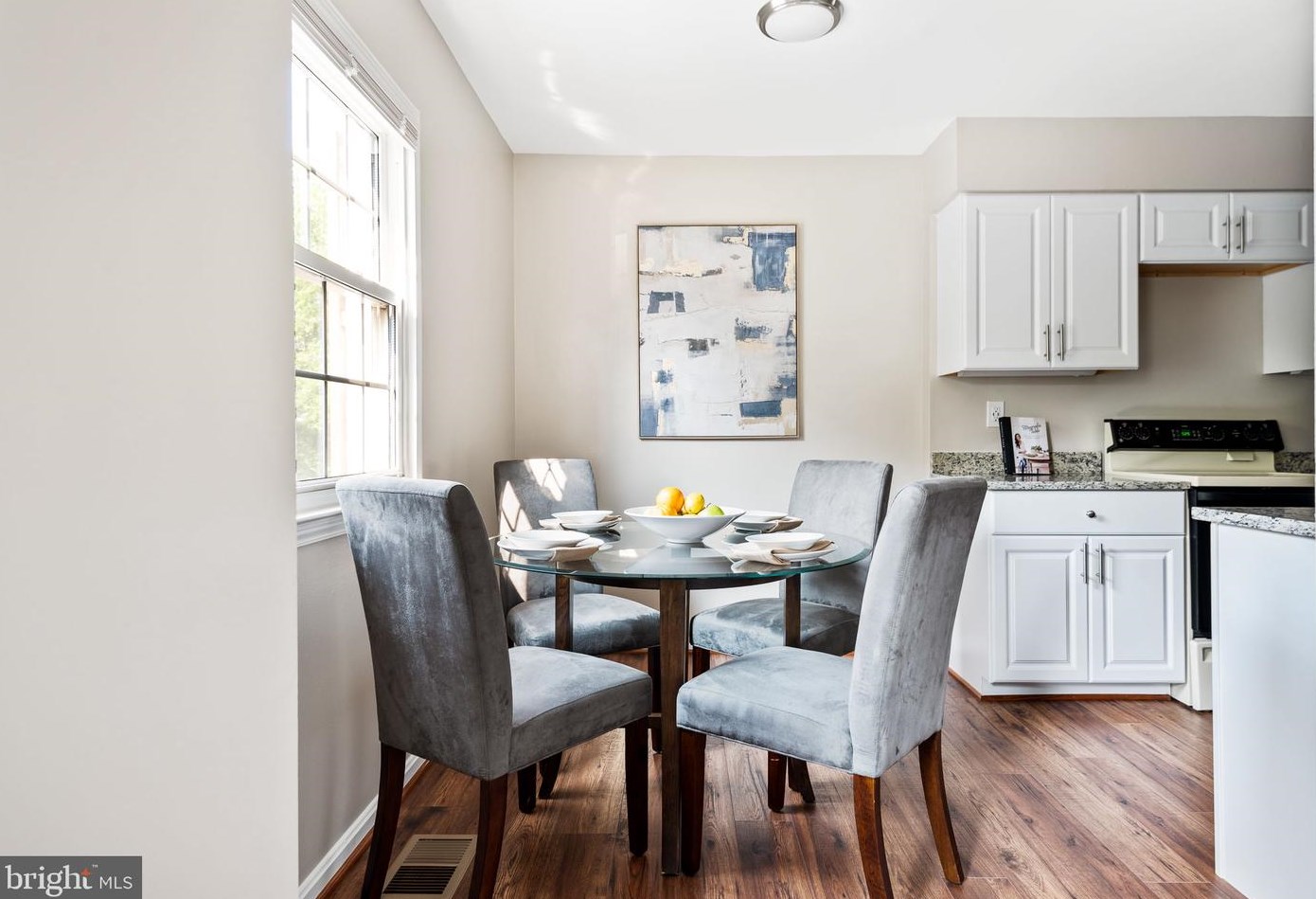 14813 Haymarket Ln, Centreville VA  20120-1834 exterior