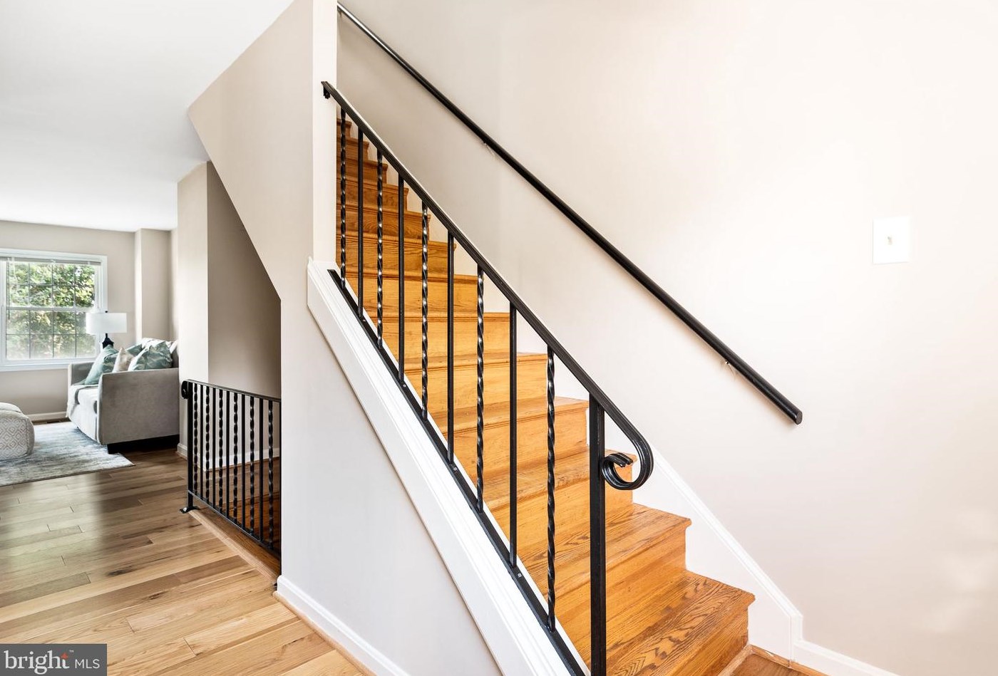 14813 Haymarket Ln, Centreville VA  20120-1834 exterior