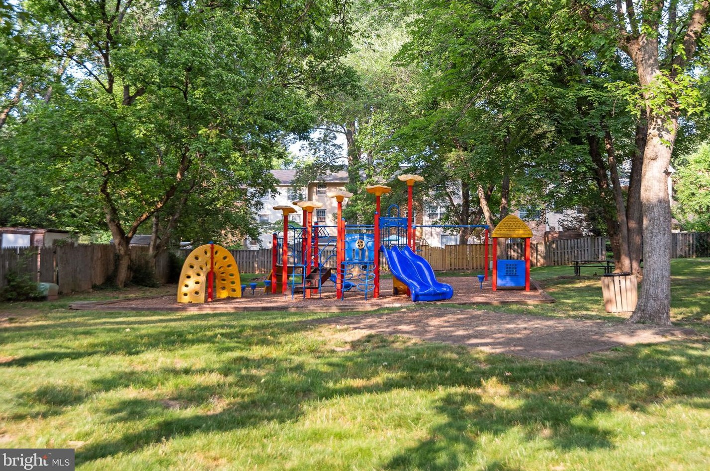 14813 Haymarket Ln, Centreville VA  20120-1834 exterior