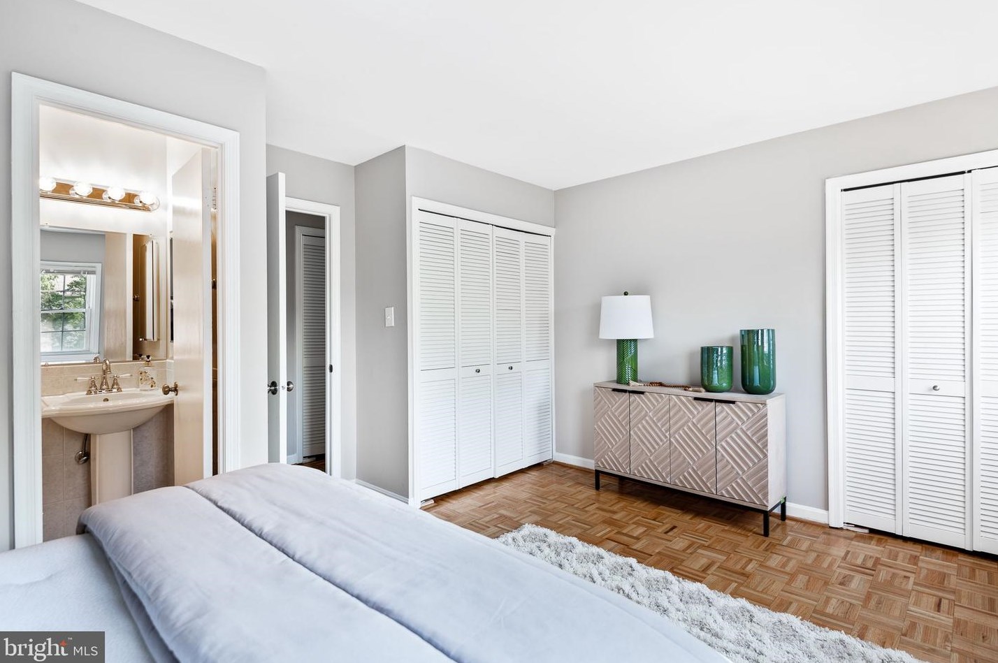 14813 Haymarket Ln, Centreville VA  20120-1834 exterior