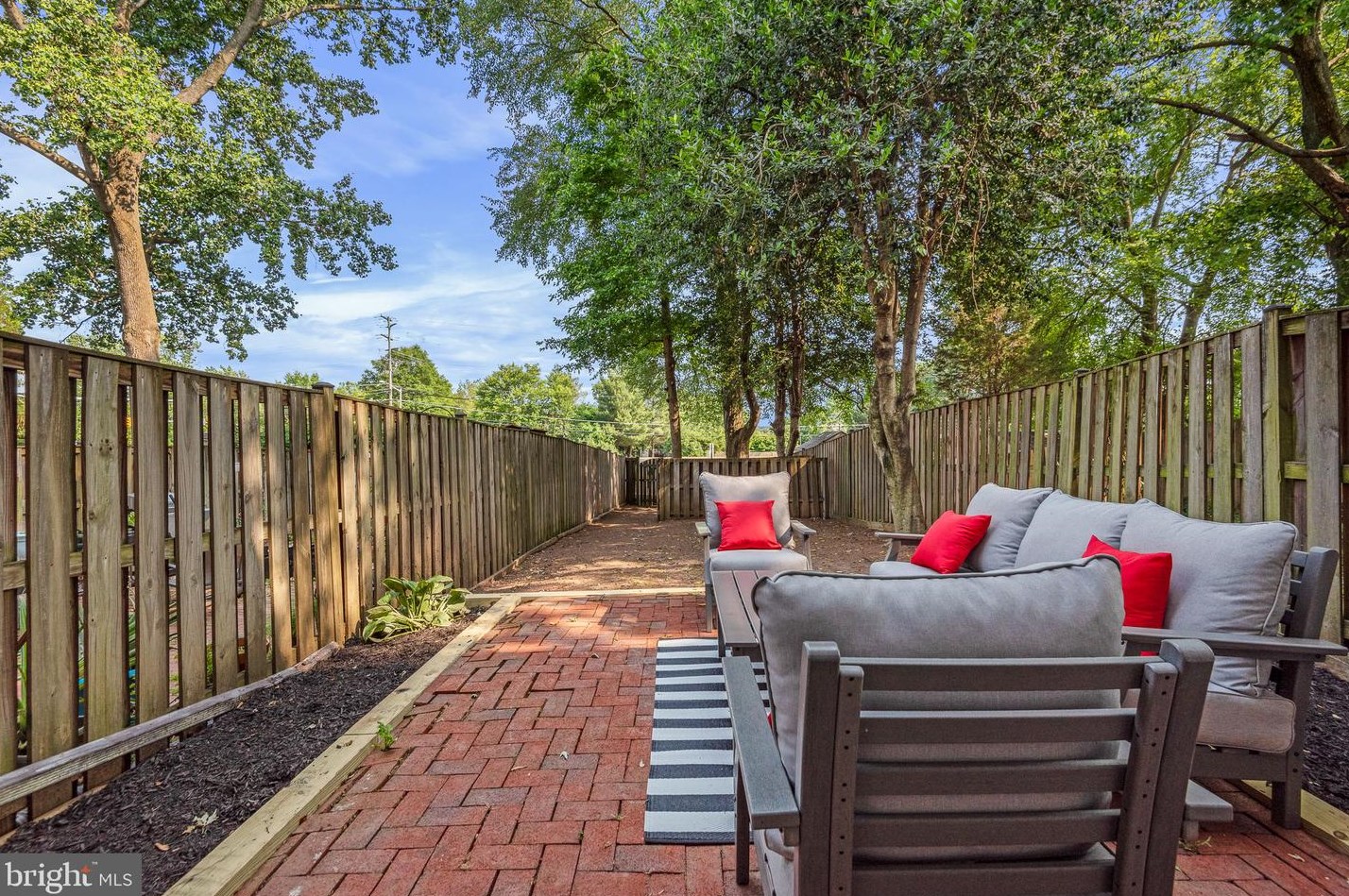 14813 Haymarket Ln, Centreville VA  20120-1834 exterior