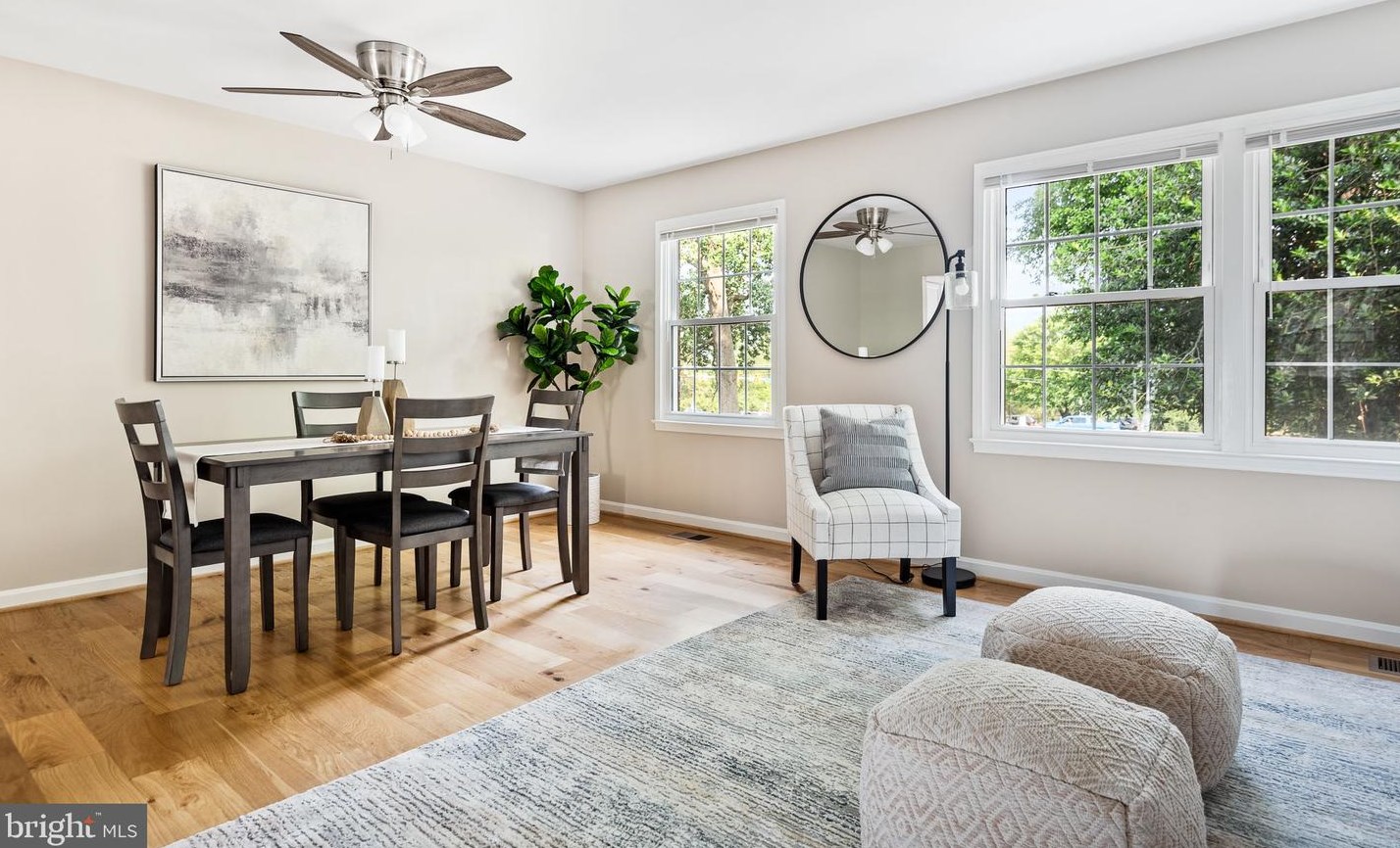 14813 Haymarket Ln, Centreville VA  20120-1834 exterior