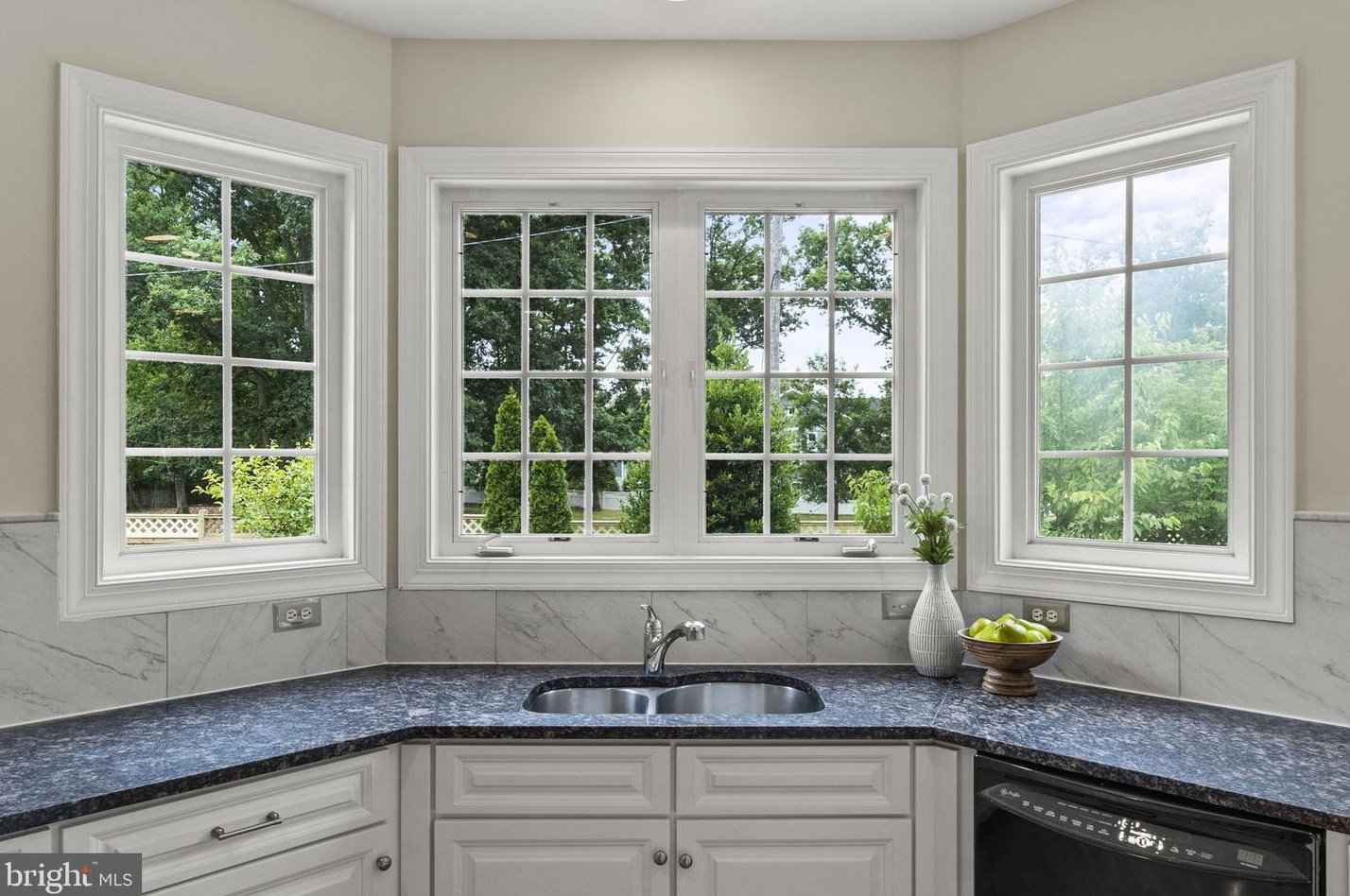 7887 Galesburg Pl, Vienna VA 22027-1030 exterior