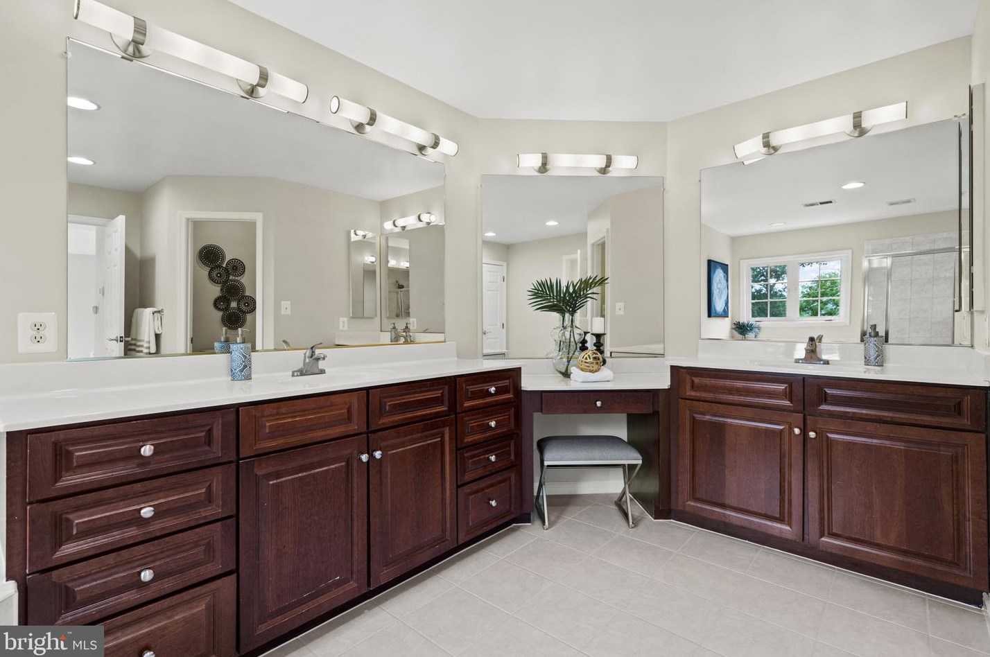 7887 Galesburg Pl, Vienna VA 22027-1030 exterior