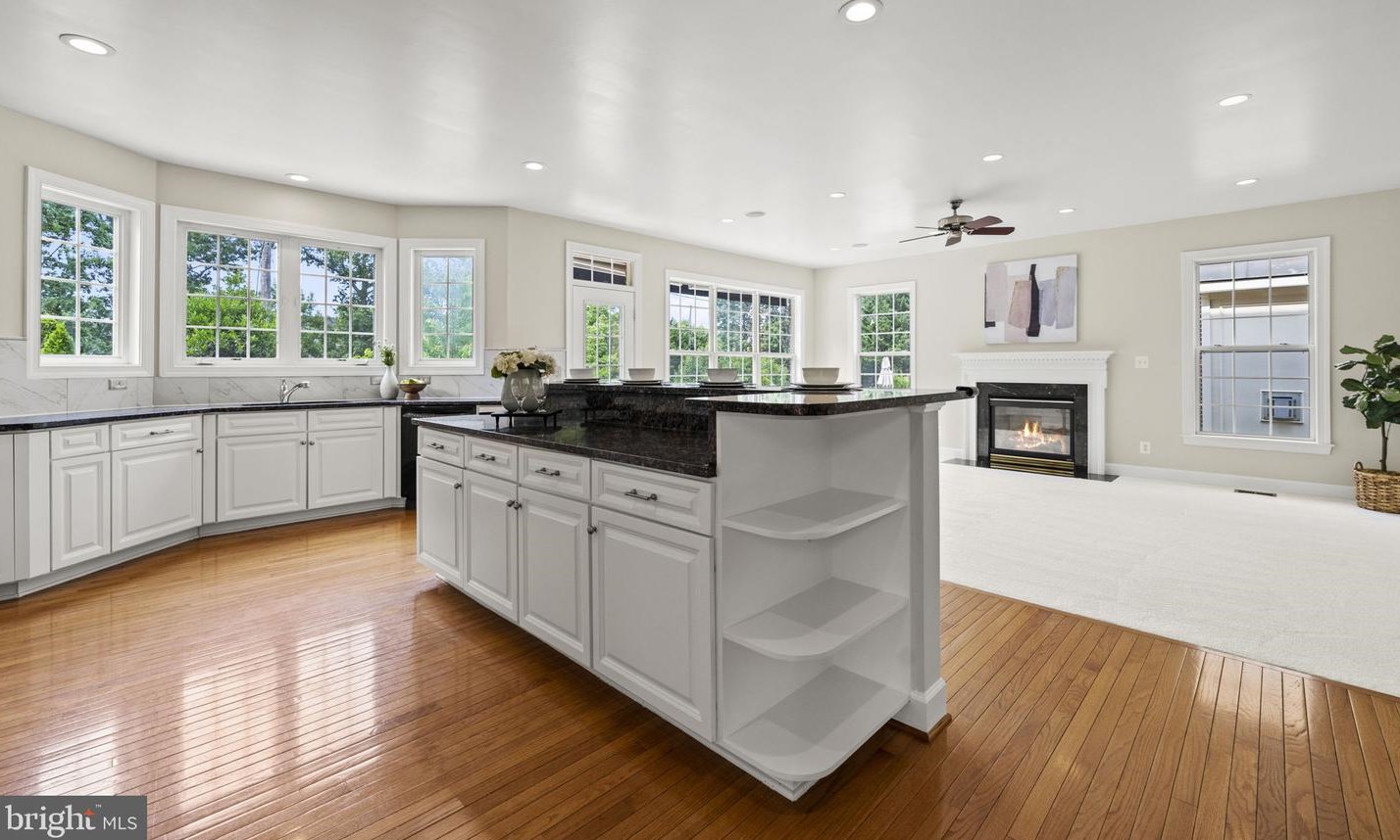 7887 Galesburg Pl, Vienna VA 22027-1030 exterior