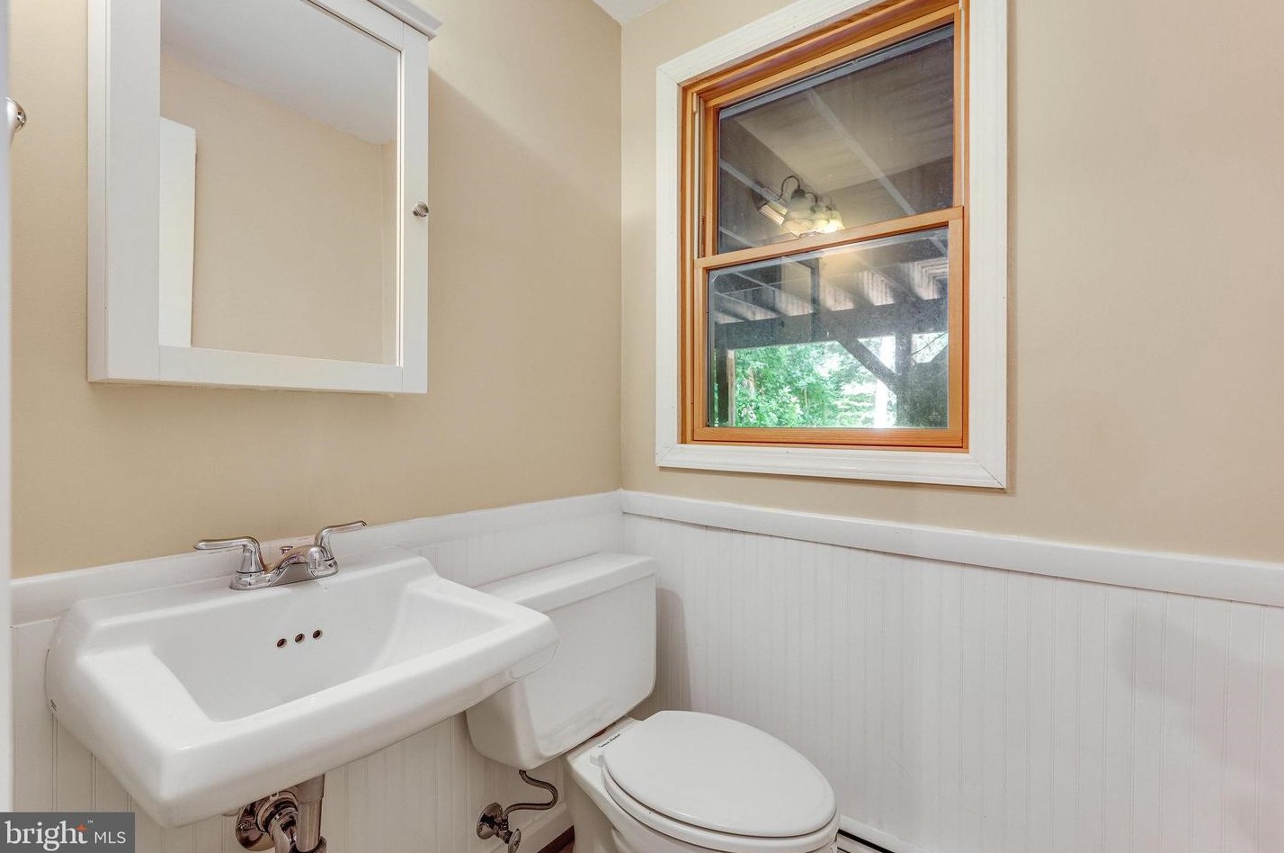 10116 Westford Dr, Vienna VA  22182-1532 exterior