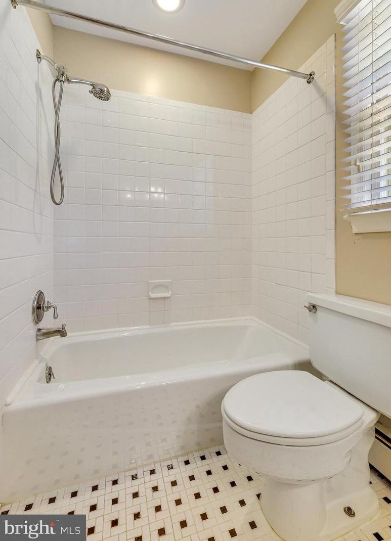 10116 Westford Dr, Vienna VA  22182-1532 exterior