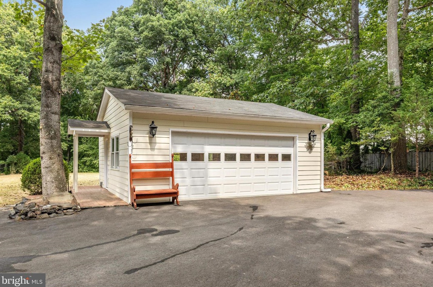 10116 Westford Dr, Vienna VA  22182-1532 exterior