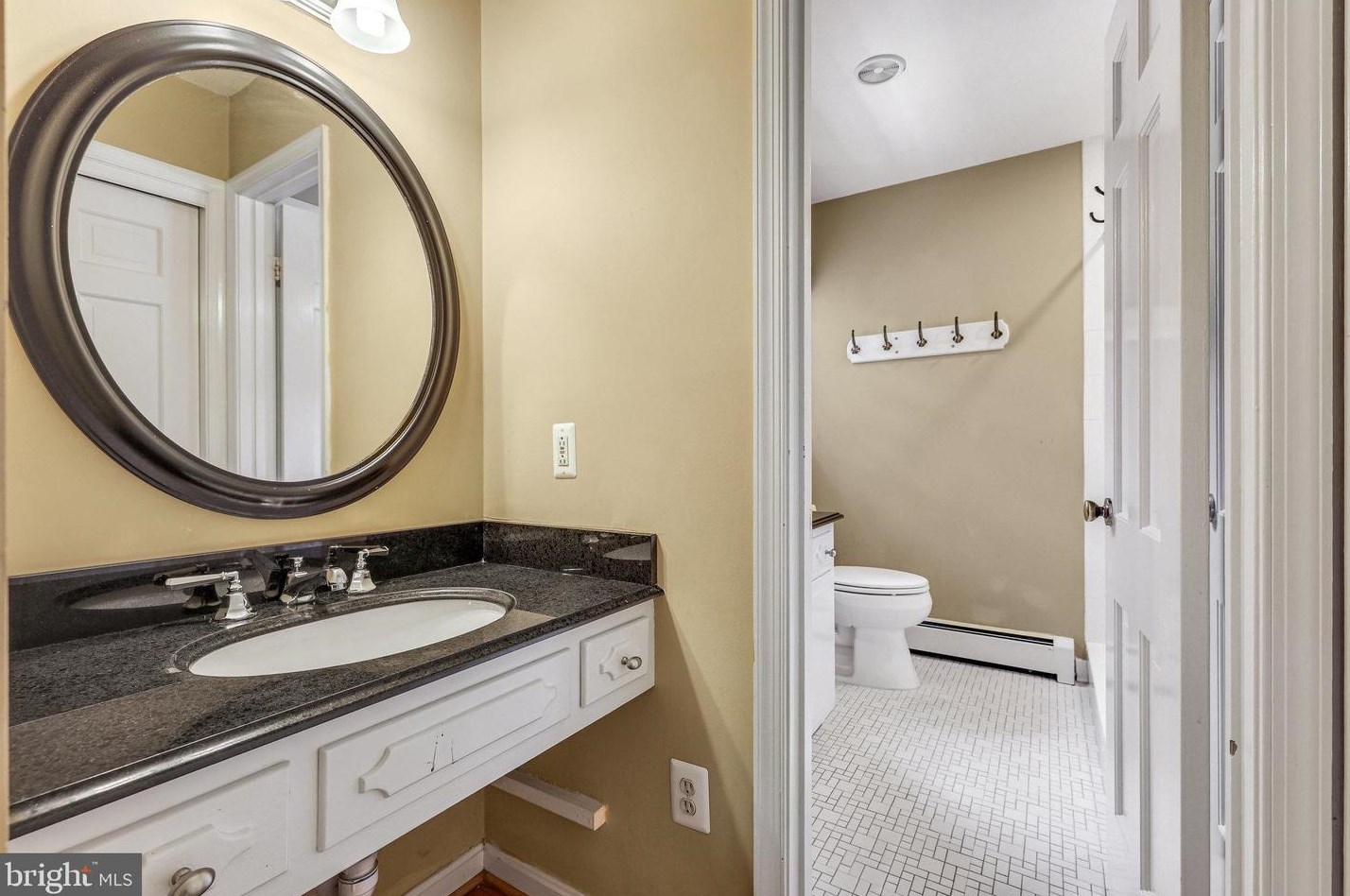 10116 Westford Dr, Vienna VA  22182-1532 exterior